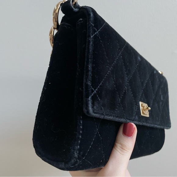 SOLD ⭐️ Stunning Velvet Chanel Handbag - Picture 8 of 9